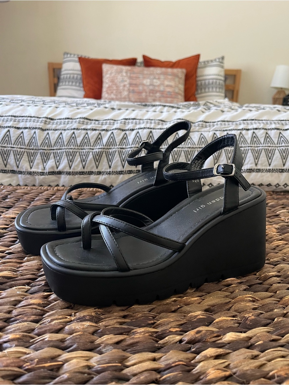 Madden Girl Women’s Size 8 Vaultt Strappy Black Platform Sandals Y2K 90s
